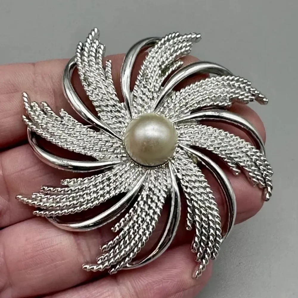 Vintage Silver Tone Sarah Coventry Pearl Flower Brooch Pin, 2 1/4"